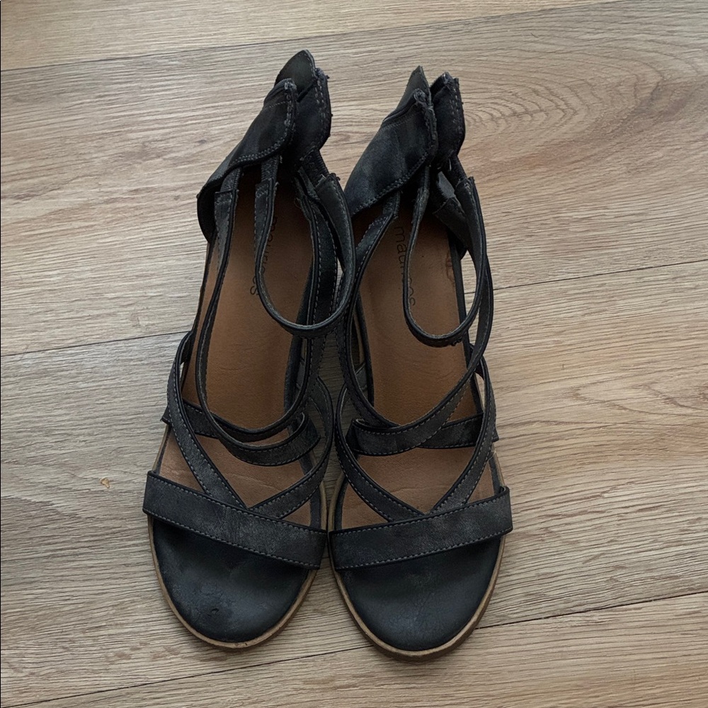 Women's Gray Strappy Sandals - Classic Summer Style